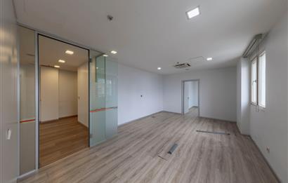 Kartal Yasa Kule'de Kiralık 350 M2 Komple Ofis Katı