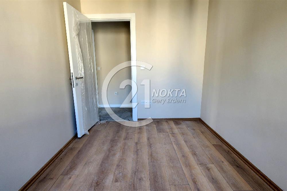 ŞENESENEVLERDE GÜVENLİKLİ 2 YILLIK SİTEDE 2+1 NET 47 M2