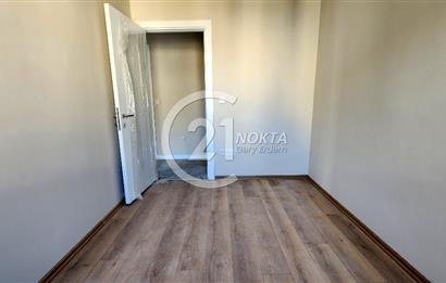 ŞENESENEVLERDE GÜVENLİKLİ 2 YILLIK SİTEDE 2+1 NET 47 M2