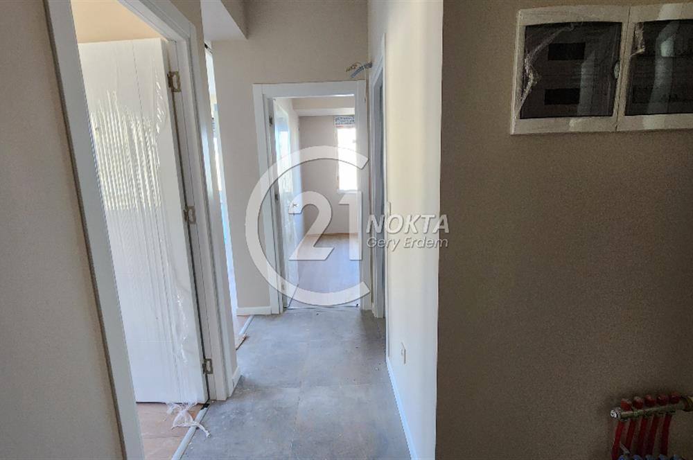 ŞENESENEVLERDE GÜVENLİKLİ 2 YILLIK SİTEDE 2+1 NET 47 M2