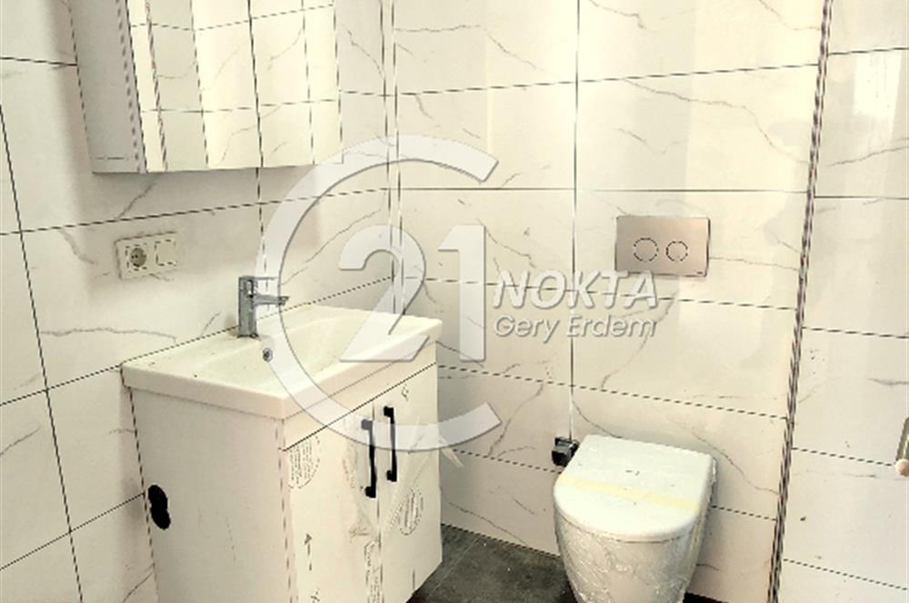ŞENESENEVLERDE GÜVENLİKLİ 2 YILLIK SİTEDE 2+1 NET 47 M2