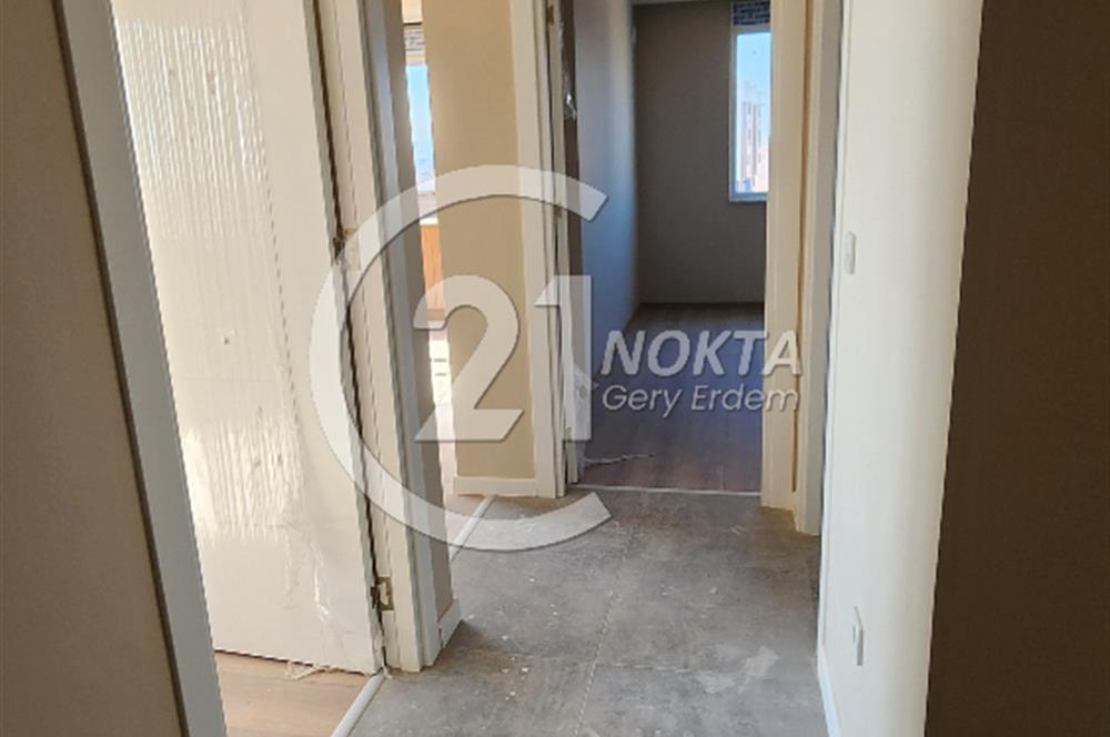 ŞENESENEVLERDE GÜVENLİKLİ 2 YILLIK SİTEDE 2+1 NET 47 M2