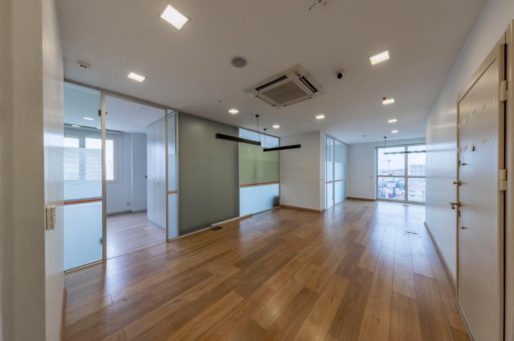 Kartal Yasa Kule'de Kiralık 350 M2 Komple Ofis Katı
