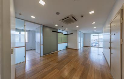 Kartal Yasa Kule'de Kiralık 350 M2 Komple Ofis Katı