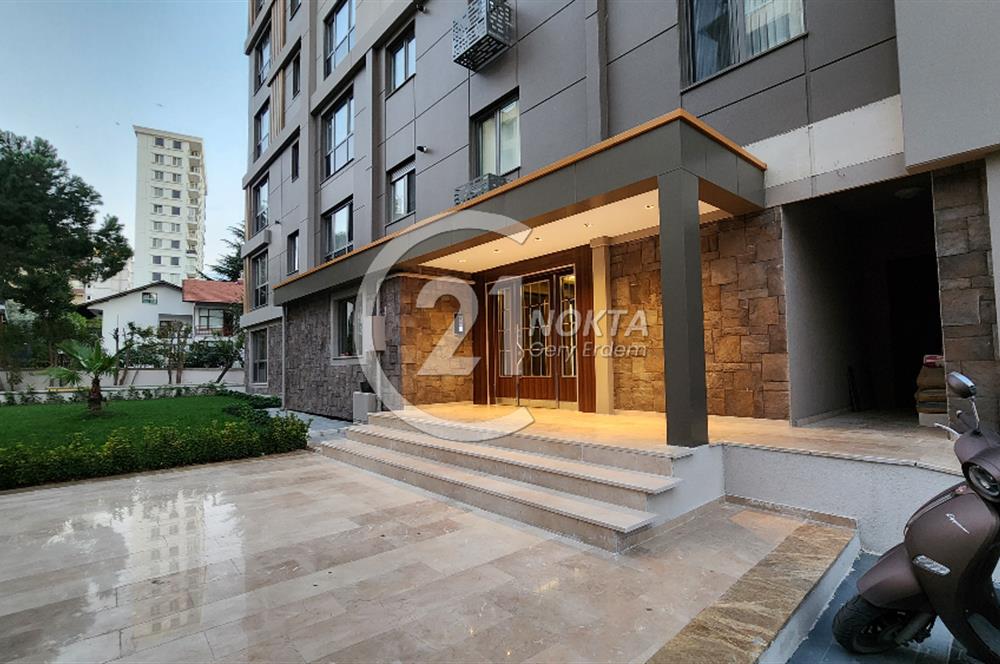 ŞENESENEVLERDE GÜVENLİKLİ 2 YILLIK SİTEDE 2+1 NET 47 M2