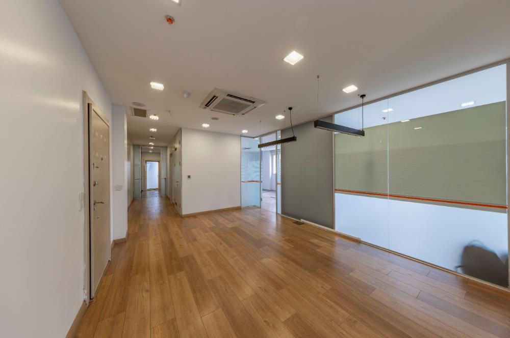 Kartal Yasa Kule'de Kiralık 350 M2 Komple Ofis Katı