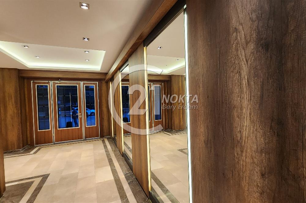 ŞENESENEVLERDE GÜVENLİKLİ 2 YILLIK SİTEDE 2+1 NET 47 M2