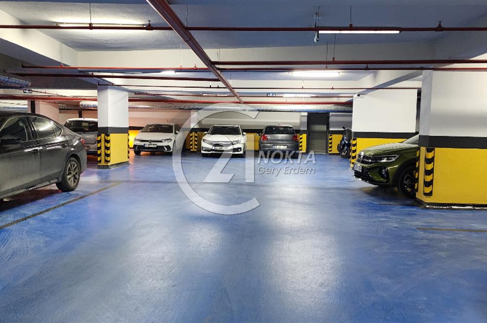 ŞENESENEVLERDE GÜVENLİKLİ 2 YILLIK SİTEDE 2+1 NET 47 M2