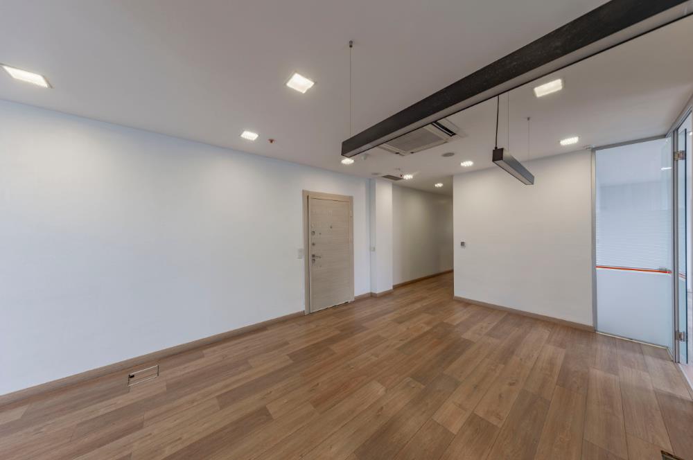 Kartal Yasa Kule'de Kiralık 350 M2 Komple Ofis Katı