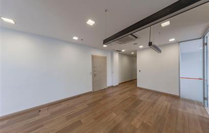 Kartal Yasa Kule'de Kiralık 350 M2 Komple Ofis Katı