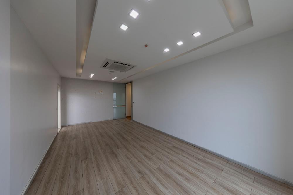 Kartal Yasa Kule'de Kiralık 350 M2 Komple Ofis Katı