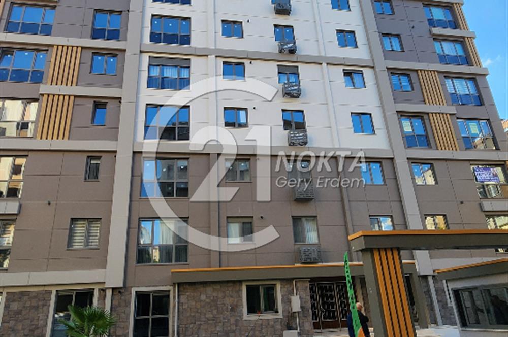 ŞENESENEVLERDE GÜVENLİKLİ 2 YILLIK SİTEDE 2+1 NET 47 M2