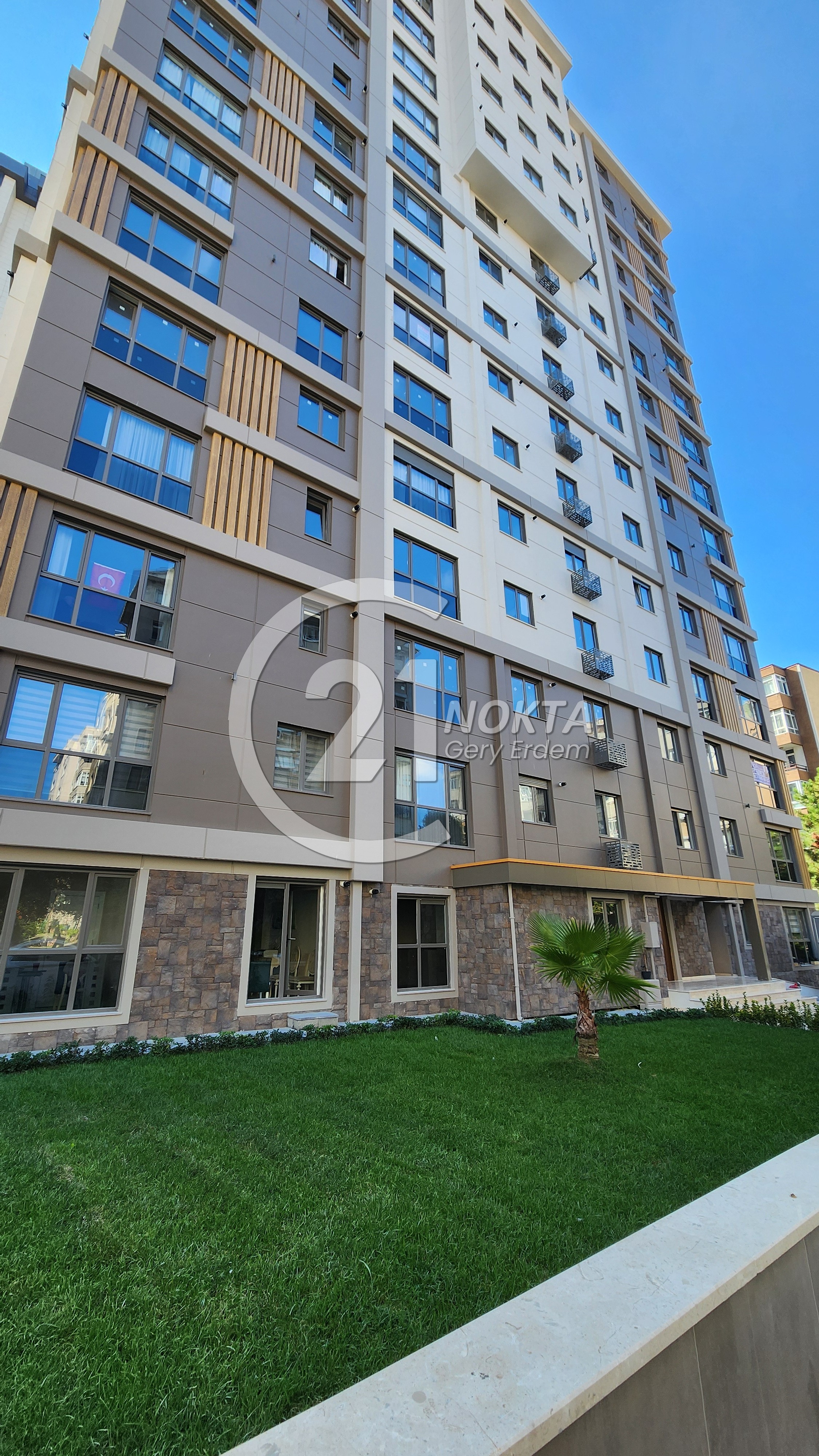 ŞENESENEVLERDE GÜVENLİKLİ 2 YILLIK SİTEDE 2+1 NET 47 M2