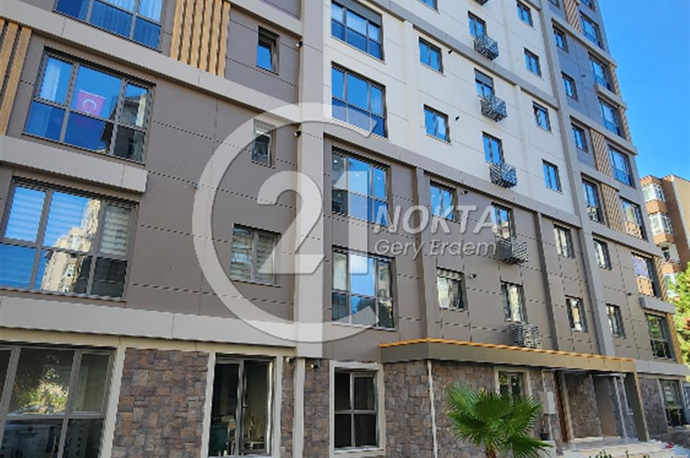 ŞENESENEVLERDE GÜVENLİKLİ 2 YILLIK SİTEDE 2+1 NET 47 M2