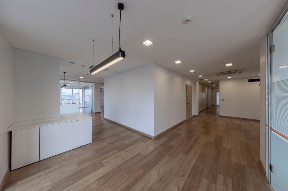 Kartal Yasa Kule'de Kiralık 350 M2 Komple Ofis Katı