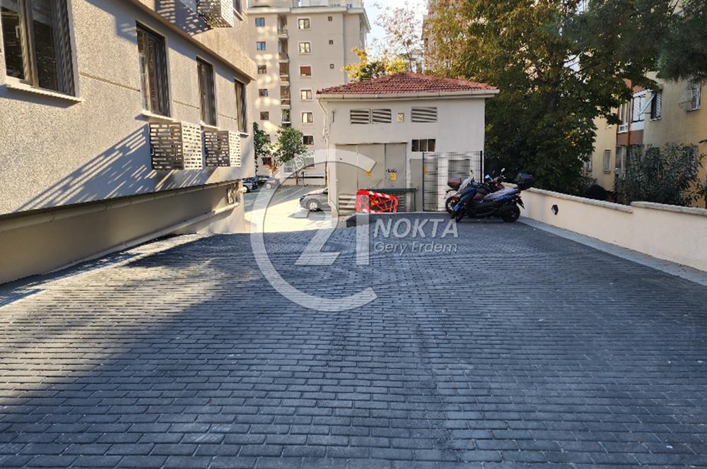 ŞENESENEVLERDE GÜVENLİKLİ 2 YILLIK SİTEDE 2+1 NET 47 M2
