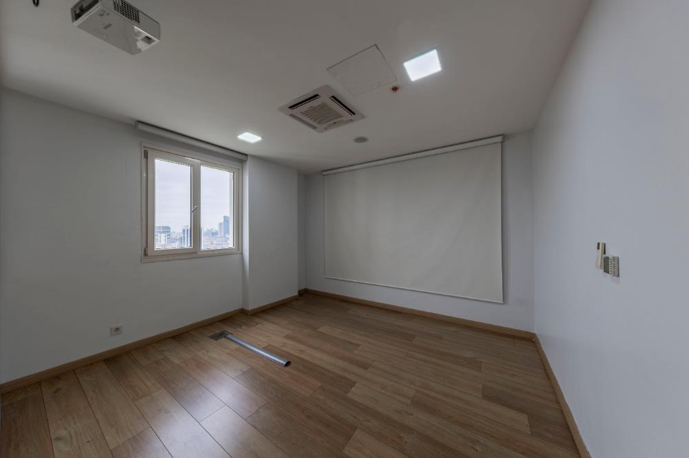 Kartal Yasa Kule'de Kiralık 350 M2 Komple Ofis Katı