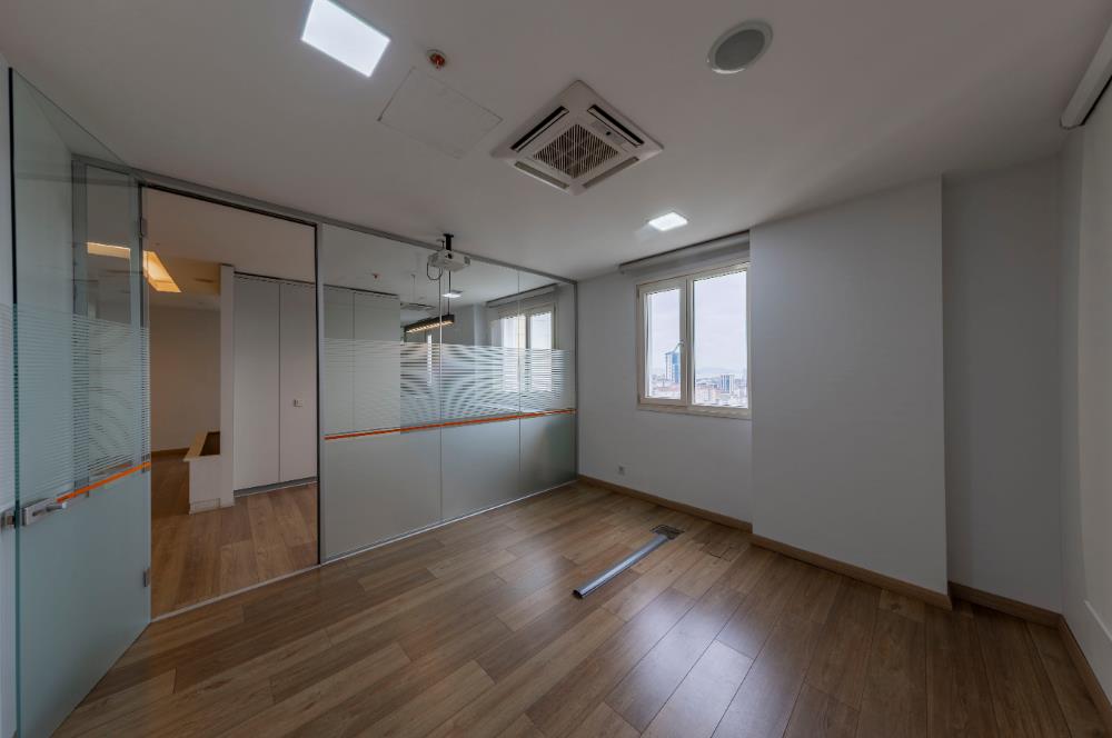 Kartal Yasa Kule'de Kiralık 350 M2 Komple Ofis Katı