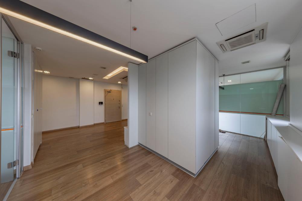 Kartal Yasa Kule'de Kiralık 350 M2 Komple Ofis Katı