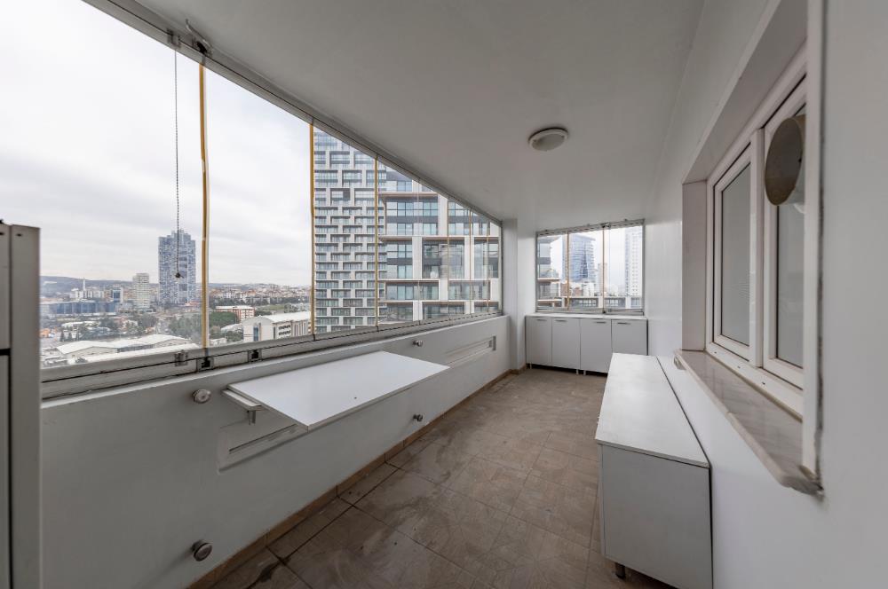 Kartal Yasa Kule'de Kiralık 350 M2 Komple Ofis Katı