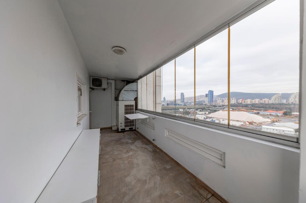 Kartal Yasa Kule'de Kiralık 350 M2 Komple Ofis Katı
