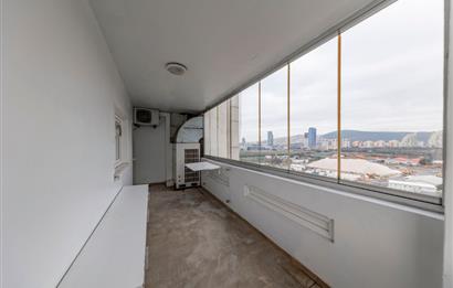 Kartal Yasa Kule'de Kiralık 350 M2 Komple Ofis Katı