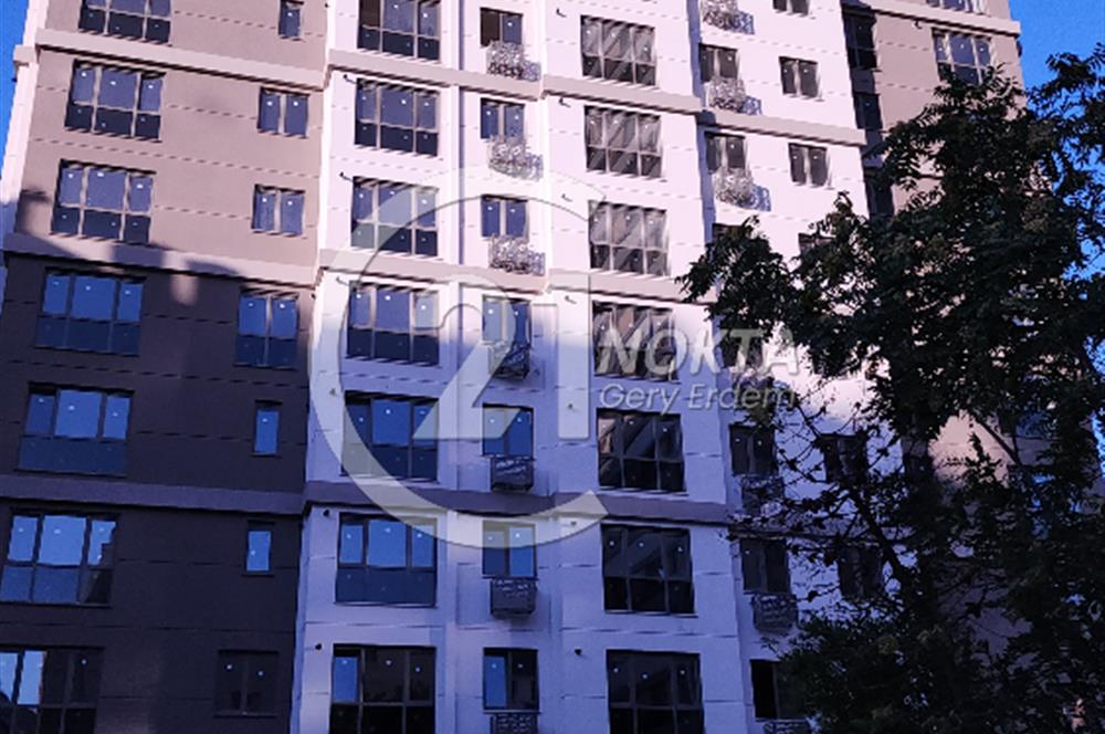 ŞENESENEVLERDE GÜVENLİKLİ 2 YILLIK SİTEDE 2+1 NET 47 M2