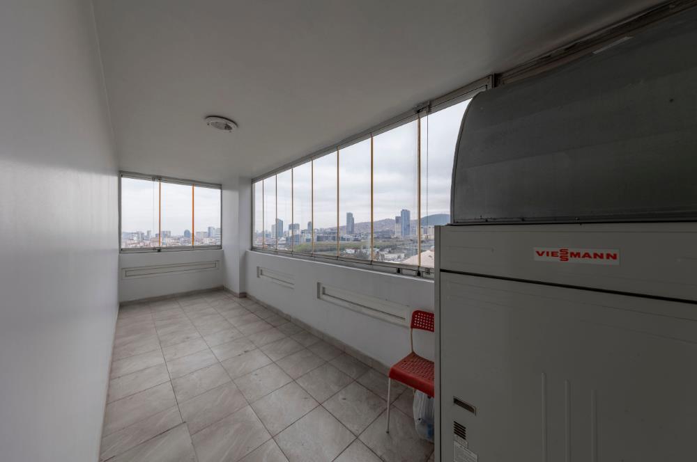 Kartal Yasa Kule'de Kiralık 350 M2 Komple Ofis Katı