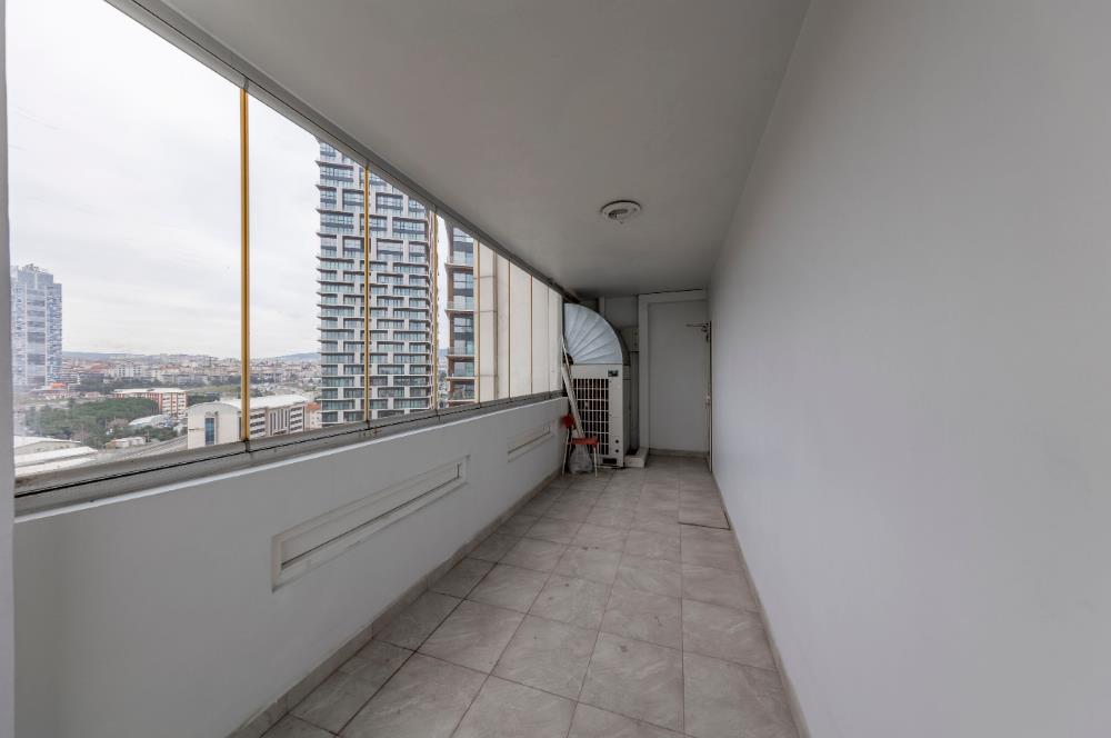 Kartal Yasa Kule'de Kiralık 350 M2 Komple Ofis Katı