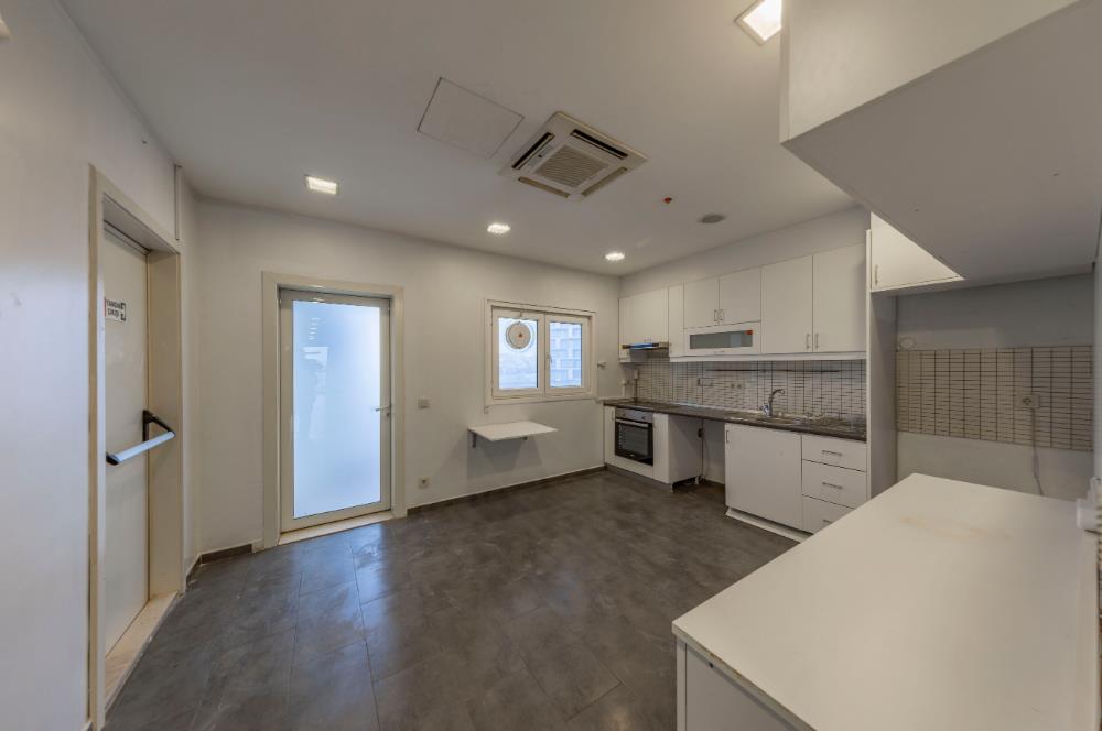 Kartal Yasa Kule'de Kiralık 350 M2 Komple Ofis Katı