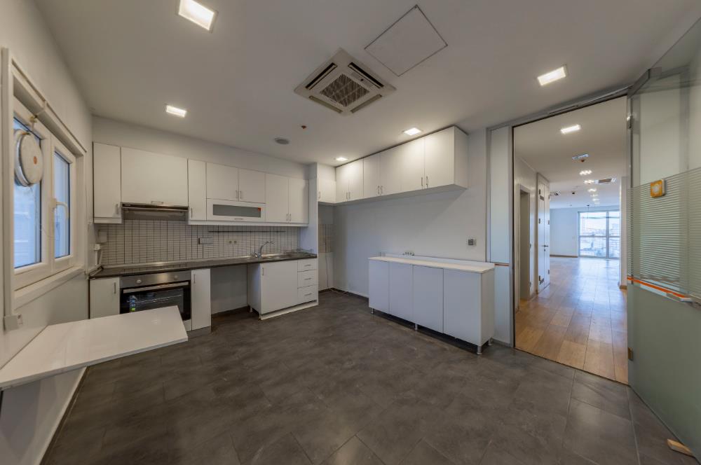 Kartal Yasa Kule'de Kiralık 350 M2 Komple Ofis Katı