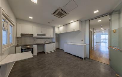 Kartal Yasa Kule'de Kiralık 350 M2 Komple Ofis Katı