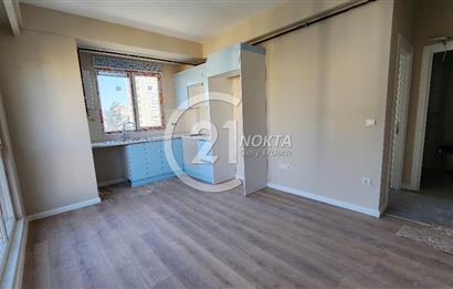 ŞENESENEVLERDE GÜVENLİKLİ 2 YILLIK SİTEDE 2+1 NET 47 M2