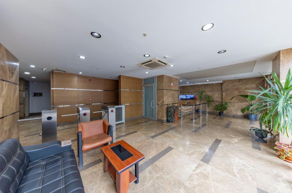 Kartal Yasa Kule'de Kiralık 350 M2 Komple Ofis Katı