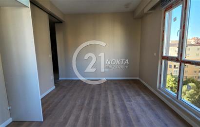 ŞENESENEVLERDE GÜVENLİKLİ 2 YILLIK SİTEDE 2+1 NET 47 M2