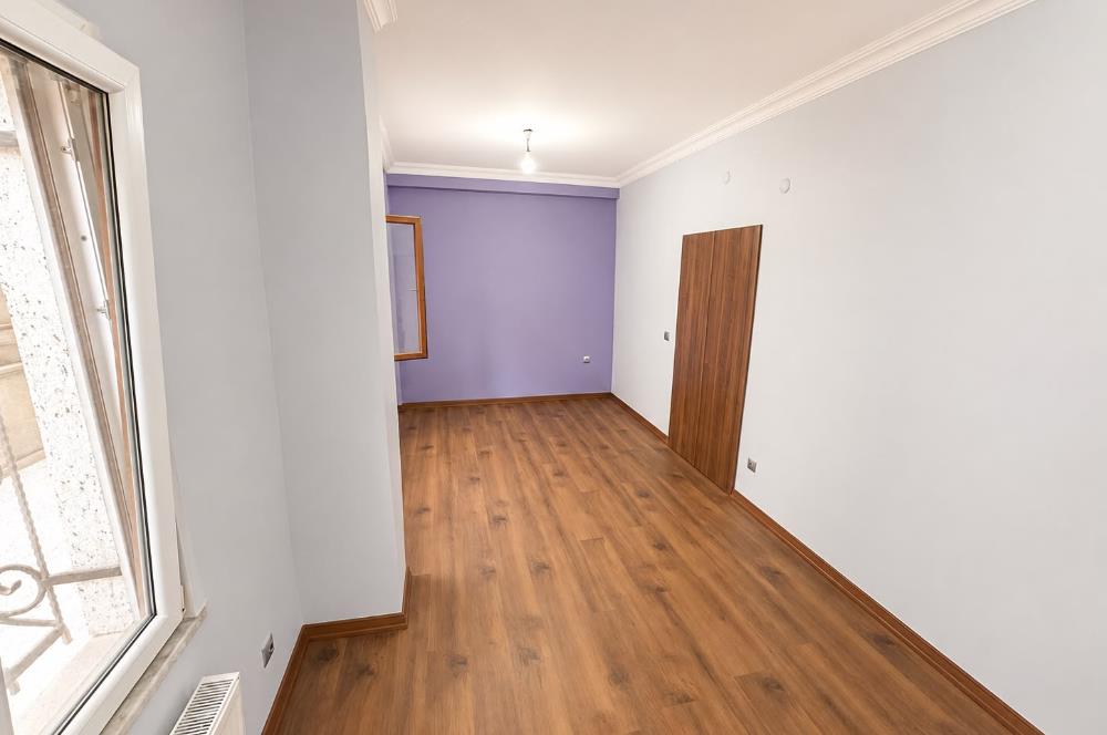 Turkuaz Apartmanı'nda Pazara Yakın, Keyifli Bahçe Katı 1+1 Daire 