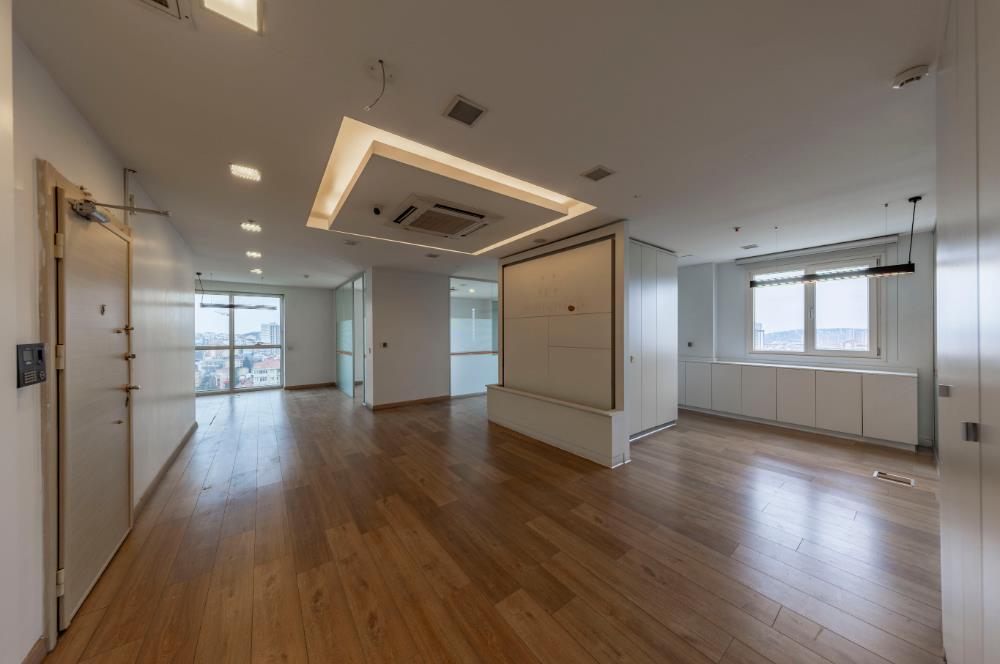 Kartal Yasa Kule'de Kiralık 350 M2 Komple Ofis Katı