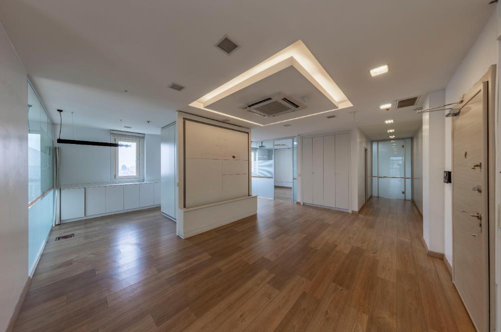 Kartal Yasa Kule'de Kiralık 350 M2 Komple Ofis Katı