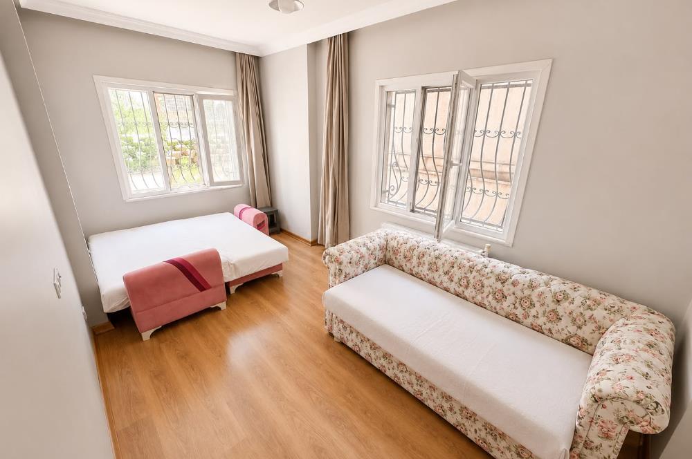 Turkuaz Apartmanı'nda Pazara Yakın, Keyifli Bahçe Katı 1+1 Daire 
