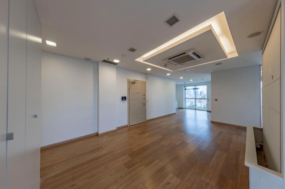 Kartal Yasa Kule'de Kiralık 350 M2 Komple Ofis Katı