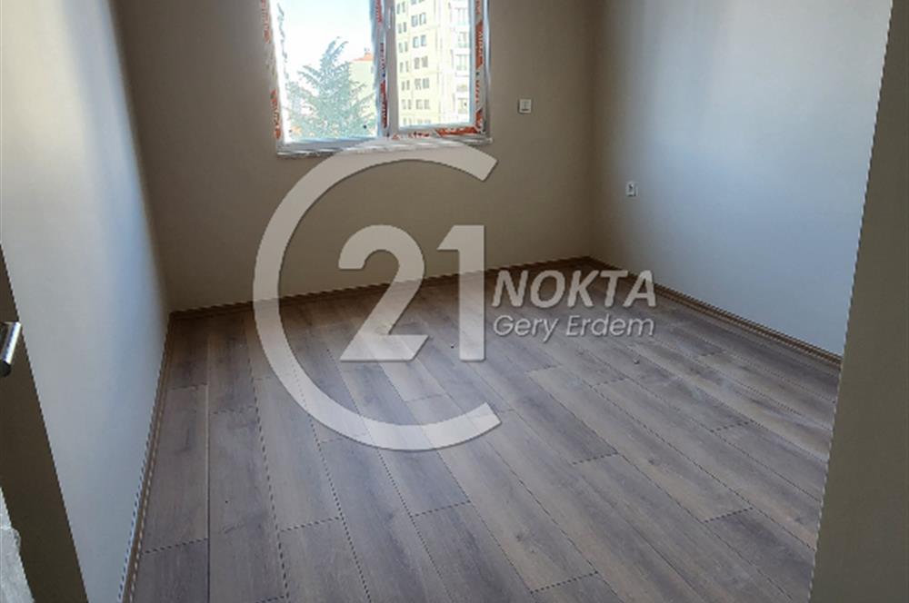 ŞENESENEVLERDE GÜVENLİKLİ 2 YILLIK SİTEDE 2+1 NET 47 M2