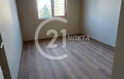 ŞENESENEVLERDE GÜVENLİKLİ 2 YILLIK SİTEDE 2+1 NET 47 M2
