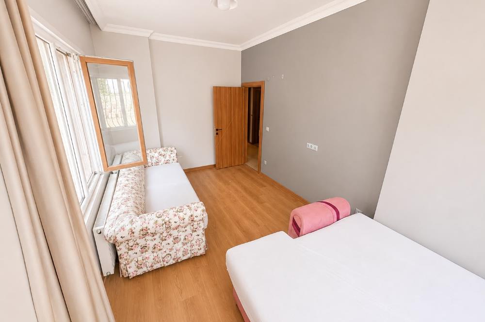Turkuaz Apartmanı'nda Pazara Yakın, Keyifli Bahçe Katı 1+1 Daire 
