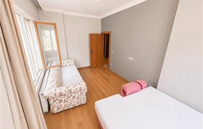 Turkuaz Apartmanı'nda Pazara Yakın, Keyifli Bahçe Katı 1+1 Daire 