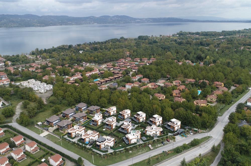 Hayalinizdeki Müstakil ve Güvenli Yaşam: Çatı Teraslı, Havuzlu Luxury Villa!
