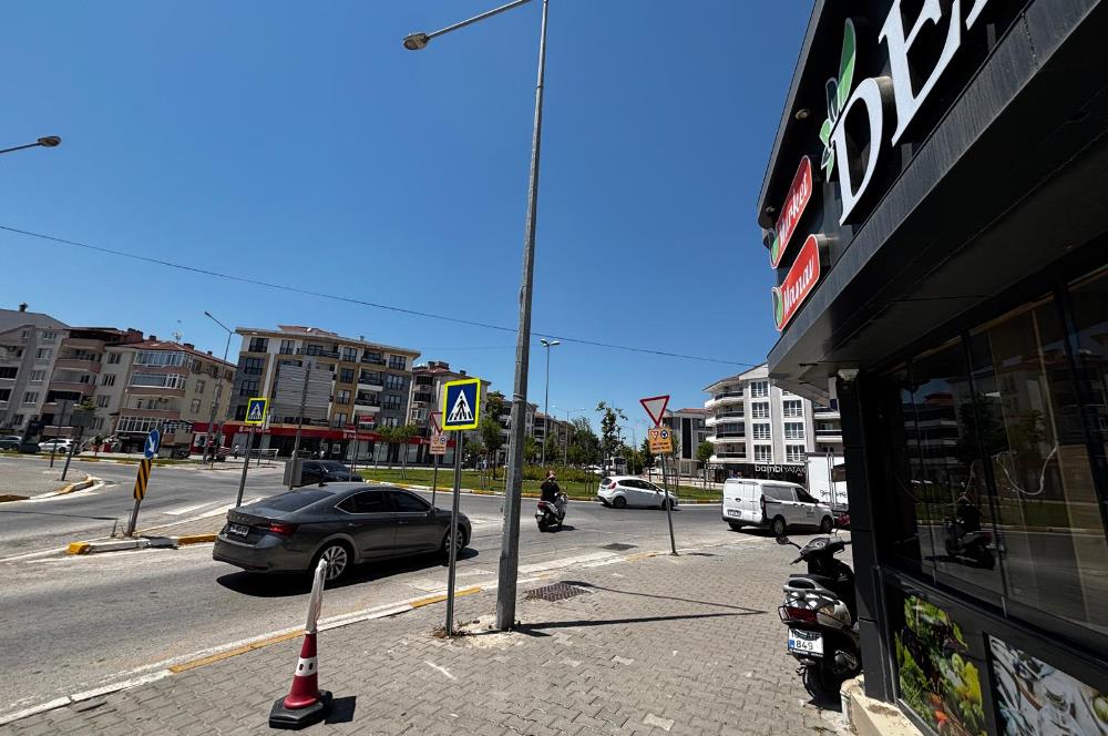 C21 BAL'dan BAHÇELİEVLER DEMİRTAŞ KAVŞAĞINDA KİRALIK DÜKKAN