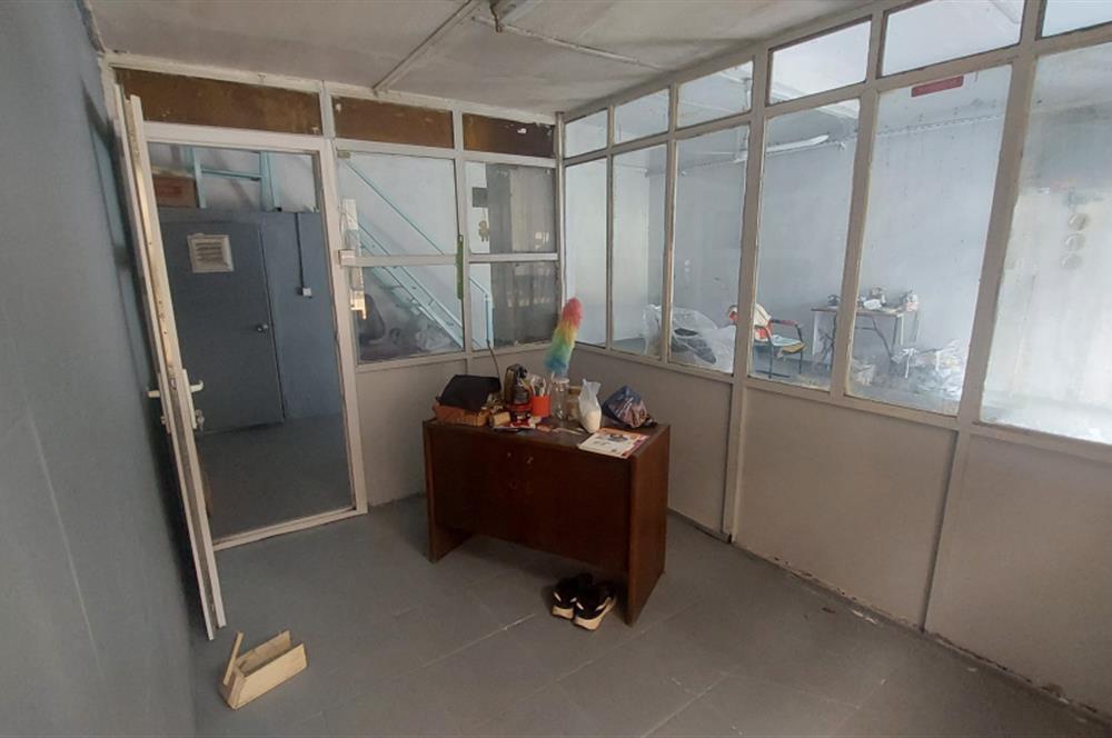 İzmir 1. Sanayi Sitesi'nde Kiralık Dükkan