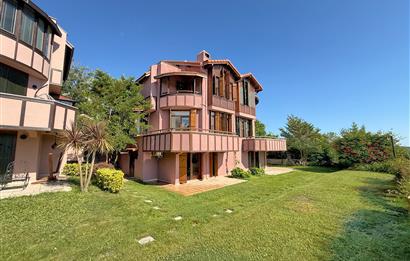 Çatalca Yalıköy Doğa Evleri'nde Yenilenmiş Villa