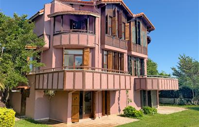 Çatalca Yalıköy Doğa Evleri'nde Yenilenmiş Villa