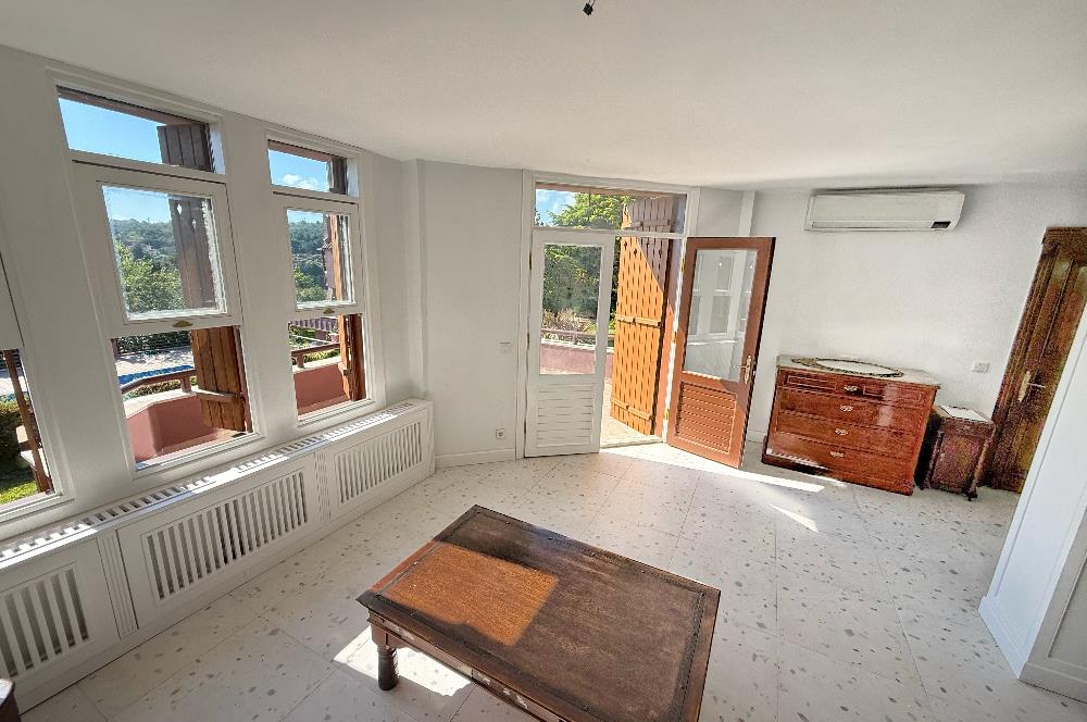 Çatalca Yalıköy Doğa Evleri'nde Yenilenmiş Villa